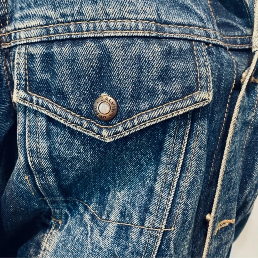 Vintage 80s Durable blue classic trucker jacket.Somewhat distressed.Size M